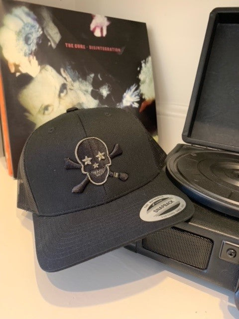 The Classic Trucker - Black/Chrome